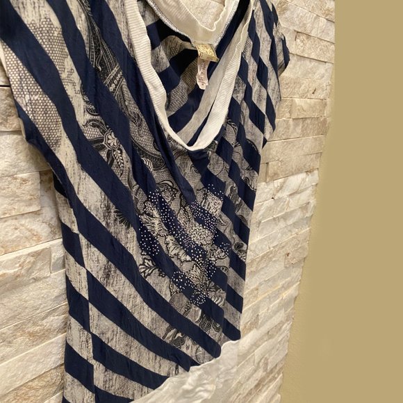 DAYTRIP CASUAL TOP - Size: M - Picture 3 of 5